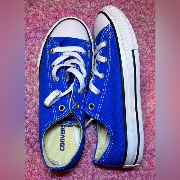 NEW NEVER WORN royal blue Converse size 2 youth - Picture 4 of 6